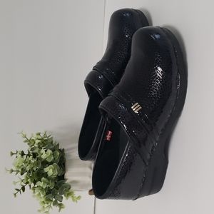 Sanitas patent leather snakeskin textured clogs‎ mules